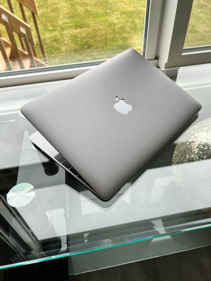 2015 Apple Macbook Retina - 12"- Core M Dual Core- 8 GB Ram - thelaptopshop.ca