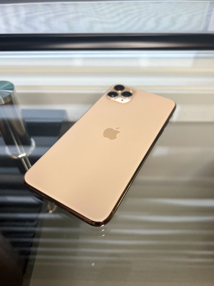 iPhone 11 Pro Max- Unlocked - Gold- 64 GB - - thelaptopshop.ca