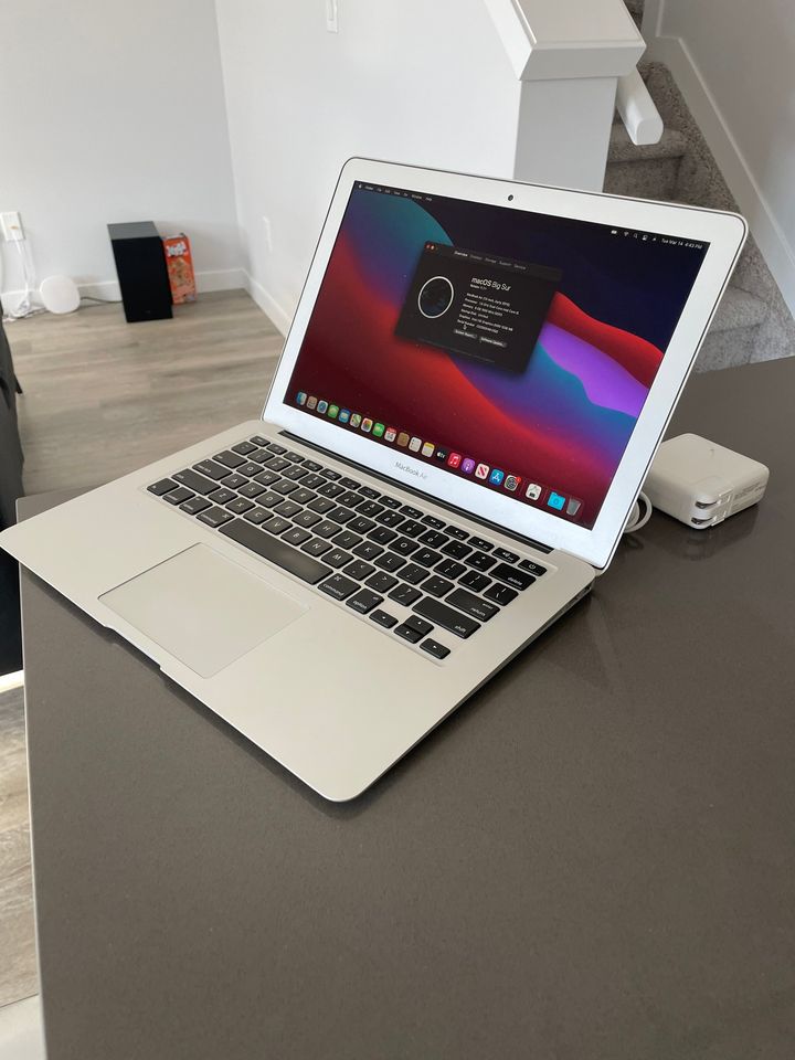2015 Apple Macbook Air - 13.3"- Core i5 - 8GB RAM -Upgradable Free Monterey - thelaptopshop.ca