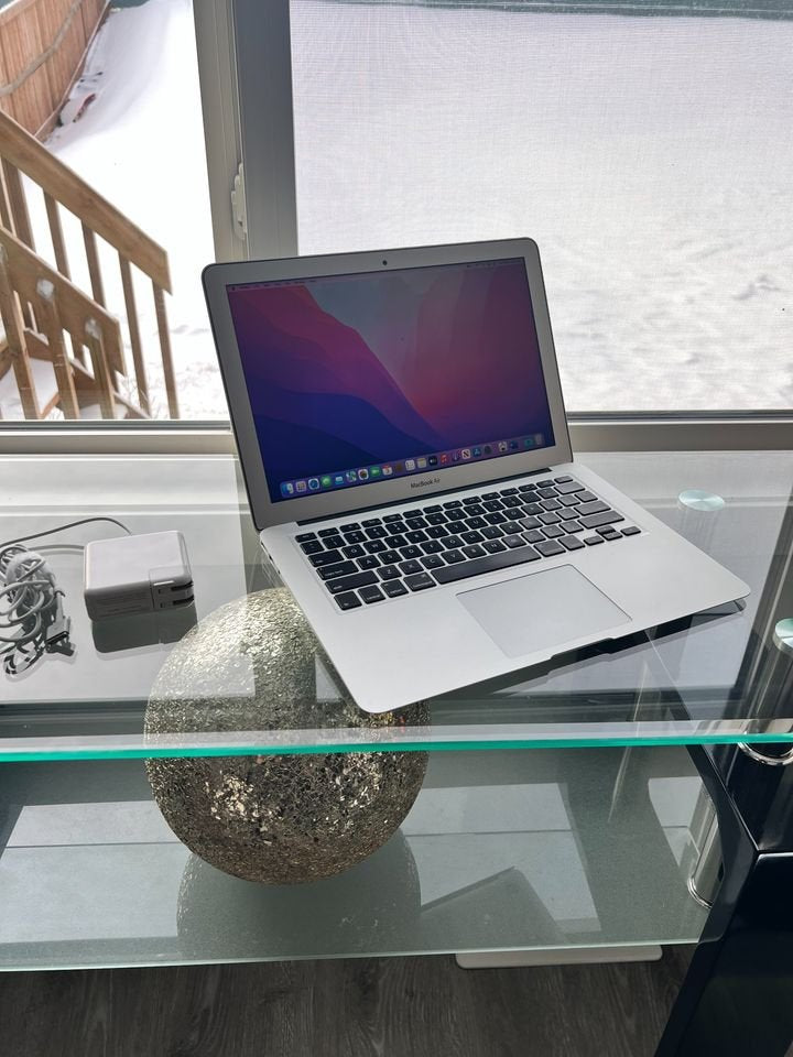 2015 Apple Macbook Air - 13.3"/Core i5/8GB Ram/macOS Monterey - thelaptopshop.ca