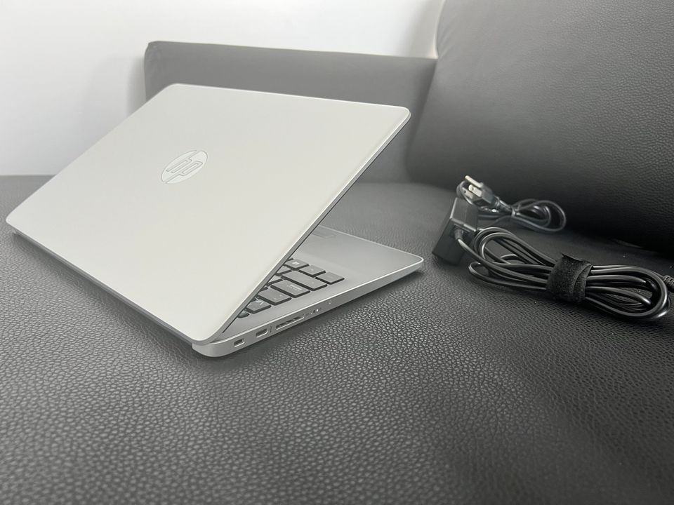 HP Ryzen 3 Laptop - 14" / Radeon VEGA/SSD/8GB Ram/$350 - thelaptopshop.ca