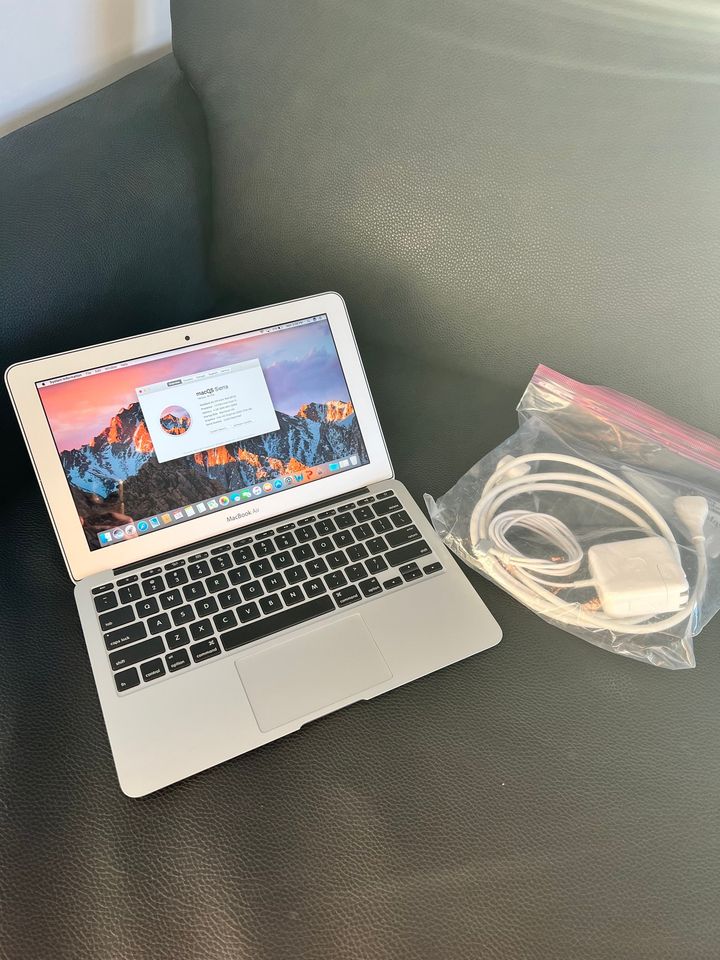 2013 Apple Macbook Air 11" - Intel Core i5 - 153 Battery Cycles - thelaptopshop.ca