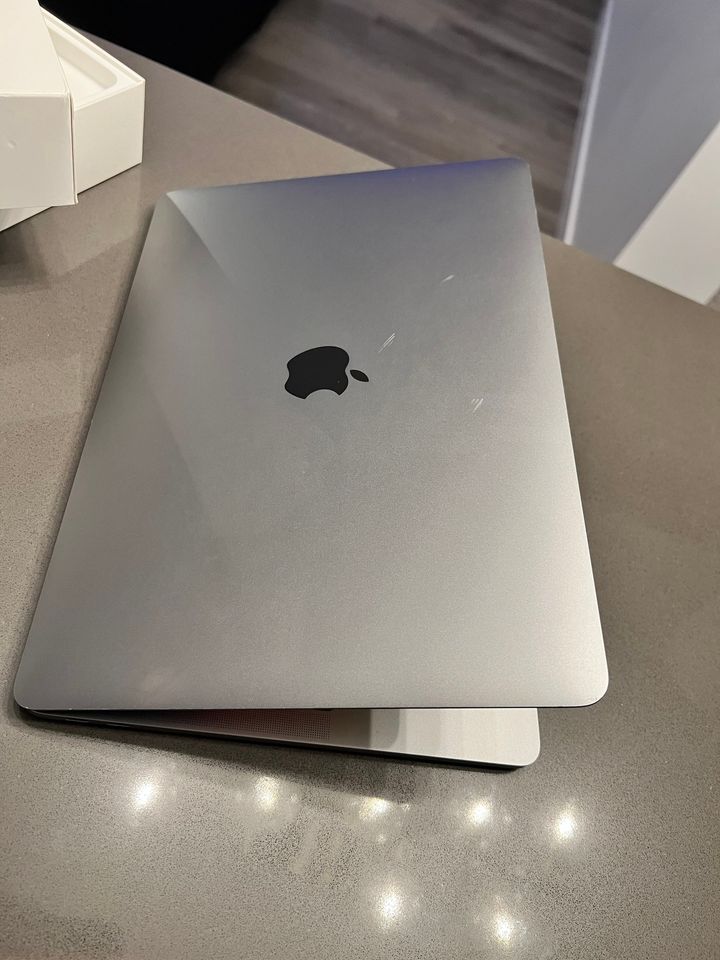 2017 Apple Macbook Pro Space Grey/13.3"/Core i5/145 Cycles/macOS Ventura - thelaptopshop.ca