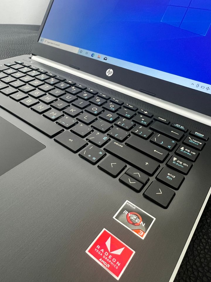 HP Ryzen 3 Laptop - 14" / Radeon VEGA/SSD/8GB Ram/$350 - thelaptopshop.ca