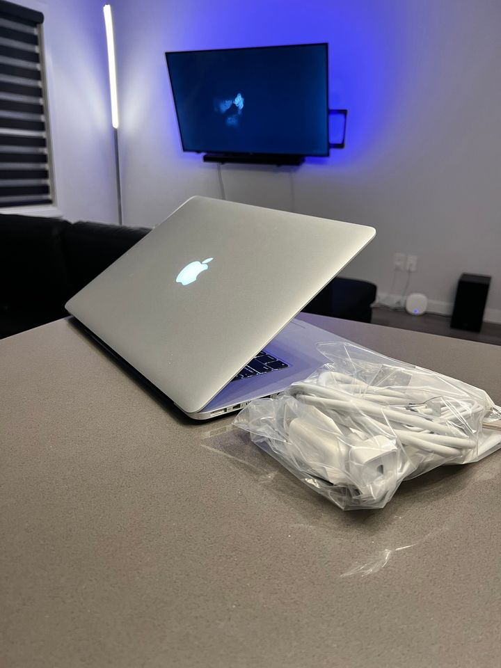 2015 Apple Macbook Pro Retina - 15.4"- Core i7 QUAD/16GB RAM/226 Cycles - thelaptopshop.ca