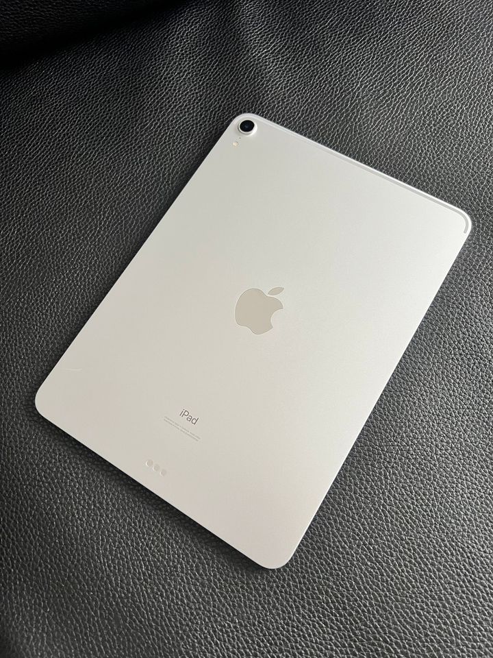 iPad Pro 11" - 64 GB - 10/10 Condition - thelaptopshop.ca