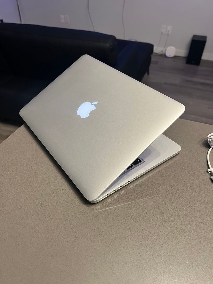 2015 Apple Macbook Pro Retina/Core i5/256GB SSD/8GB macOS Monterey - thelaptopshop.ca