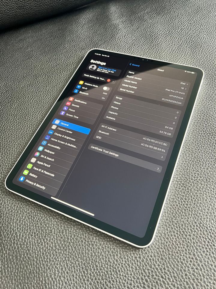 iPad Pro 11" - 64 GB - 10/10 Condition - thelaptopshop.ca