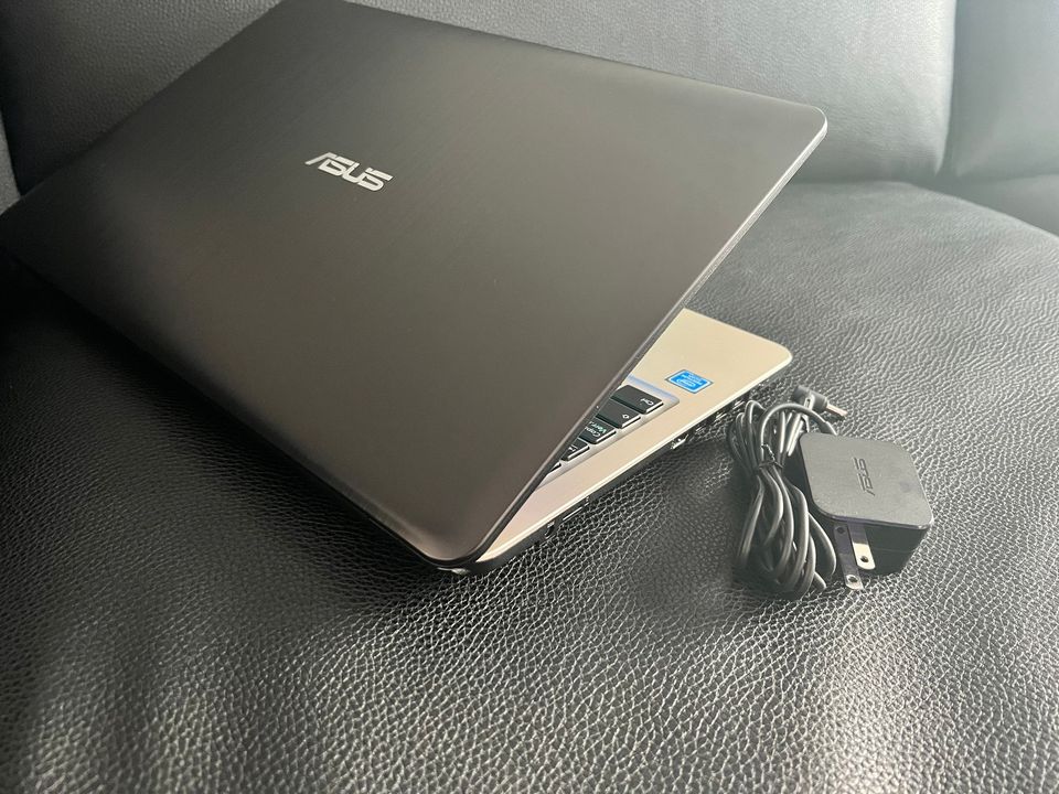ASUS Vivobook Laptop - Intel Silver QUAD Core - Sonicmaster Speaker - Chocolate Black - thelaptopshop.ca