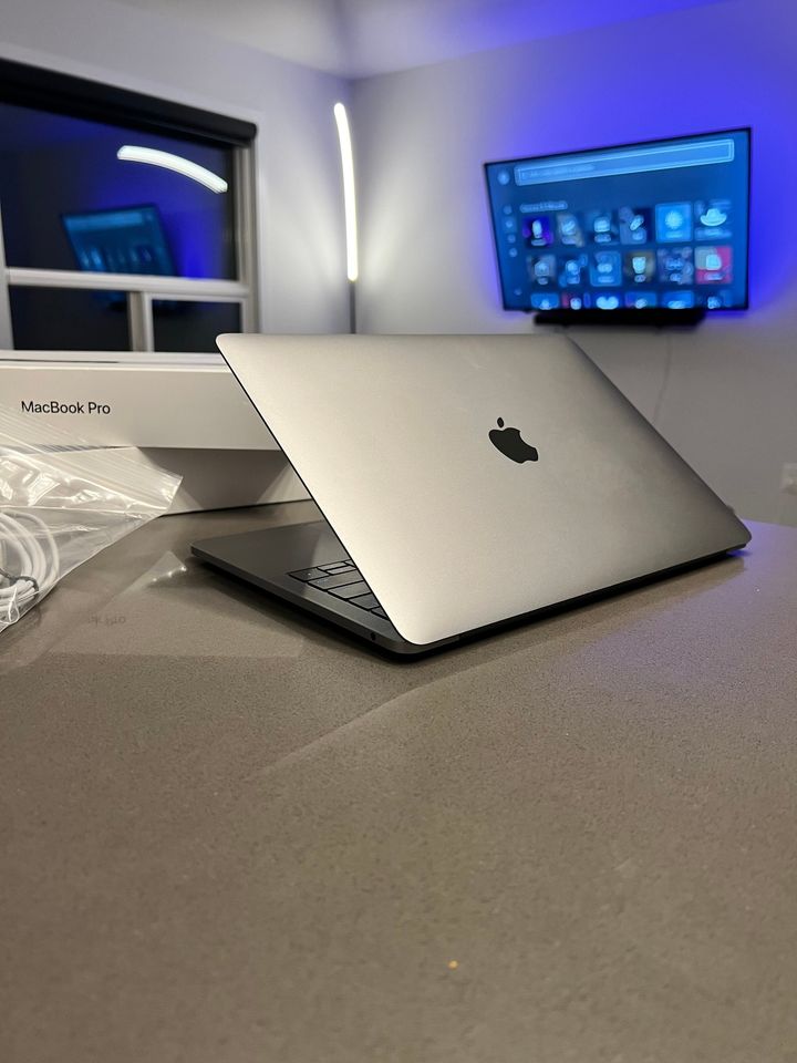 2017 Apple Macbook Pro Space Grey/13.3"/Core i5/145 Cycles/macOS Ventura - thelaptopshop.ca