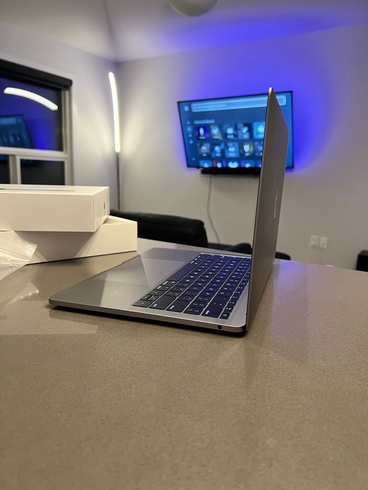 2017 Apple Macbook Pro Space Grey/13.3"/Core i5/145 Cycles/macOS Ventura - thelaptopshop.ca