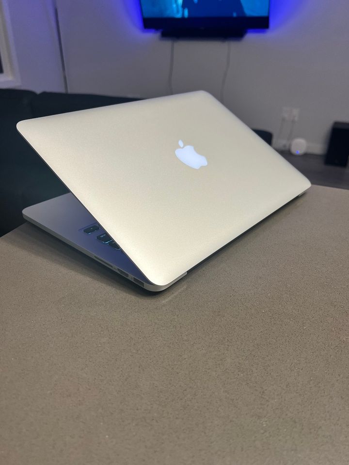 2015 Apple Macbook Pro Retina/Core i5/256GB SSD/8GB macOS Monterey - thelaptopshop.ca