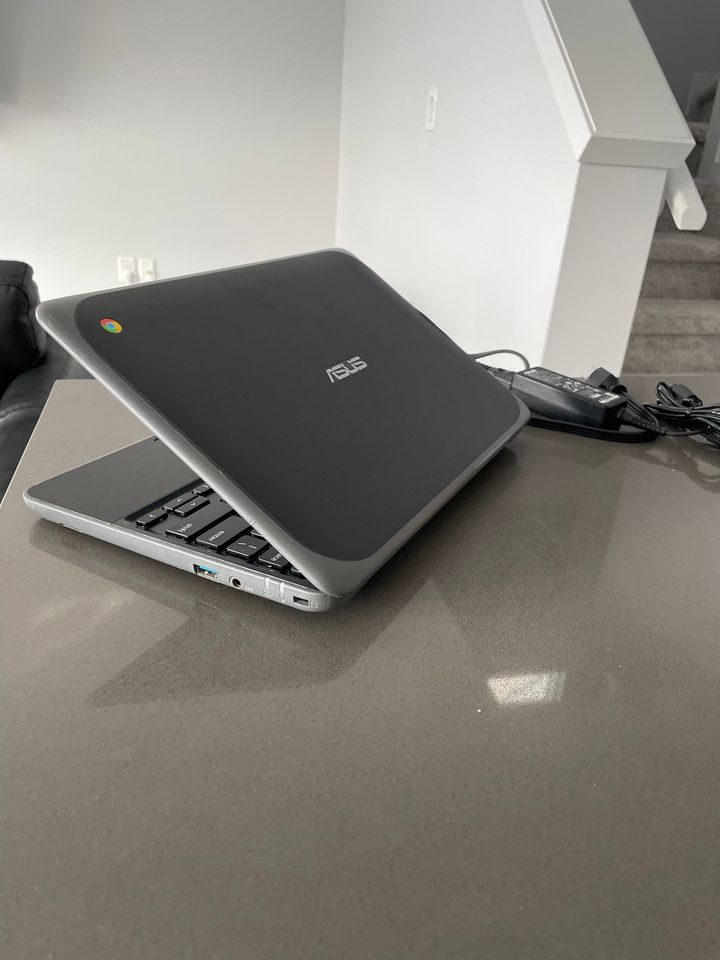 ASUS C202S-Chromebook-/Intel/Spill Proof/Excellent Condition $160 - thelaptopshop.ca