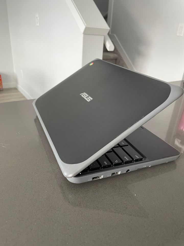 ASUS C202S-Chromebook-/Intel/Spill Proof/Excellent Condition $160 - thelaptopshop.ca