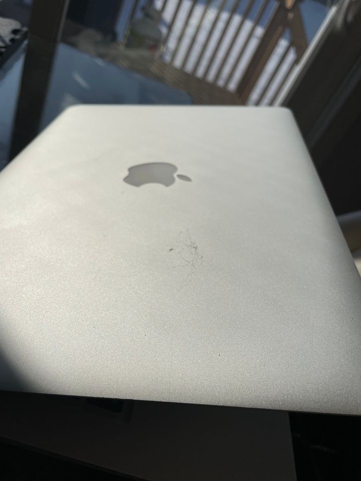 2015 Apple Macbook Air/13.3"/Core i5/8GB RAM/ 256GB SSD/Monterey - thelaptopshop.ca