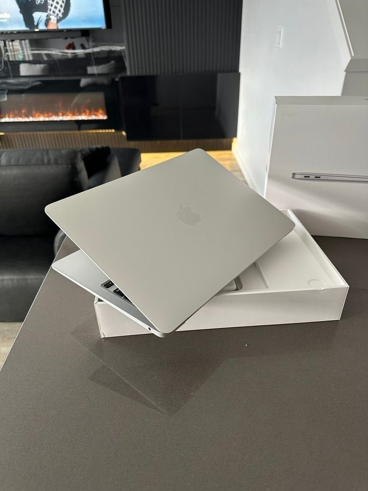 2020 Apple Macbook Air- M1- 10/10 Condition- With Box