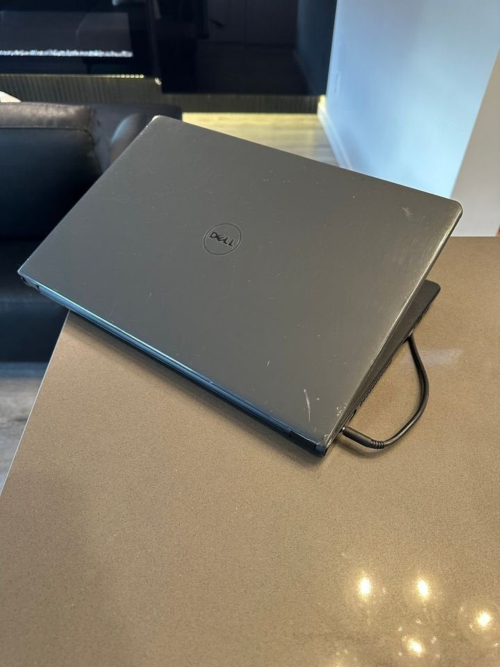 Dell Inspiron 15.6" Black/ Intel i5 / 1 TB/ HD 620