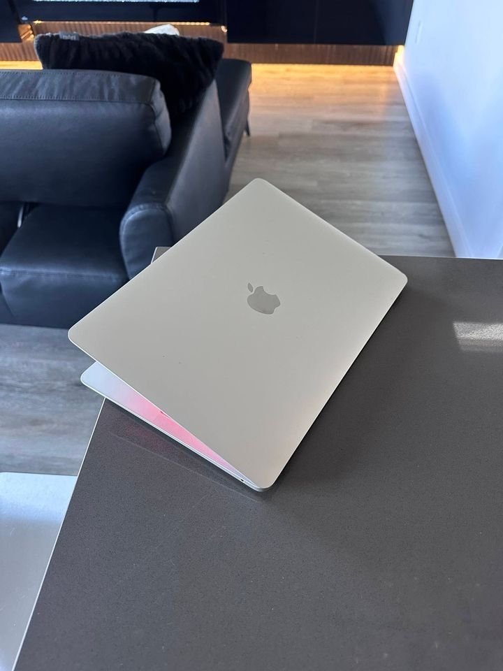 Late 2018 Apple Macbook Air /13.3"/Core i5/macOS Ventura