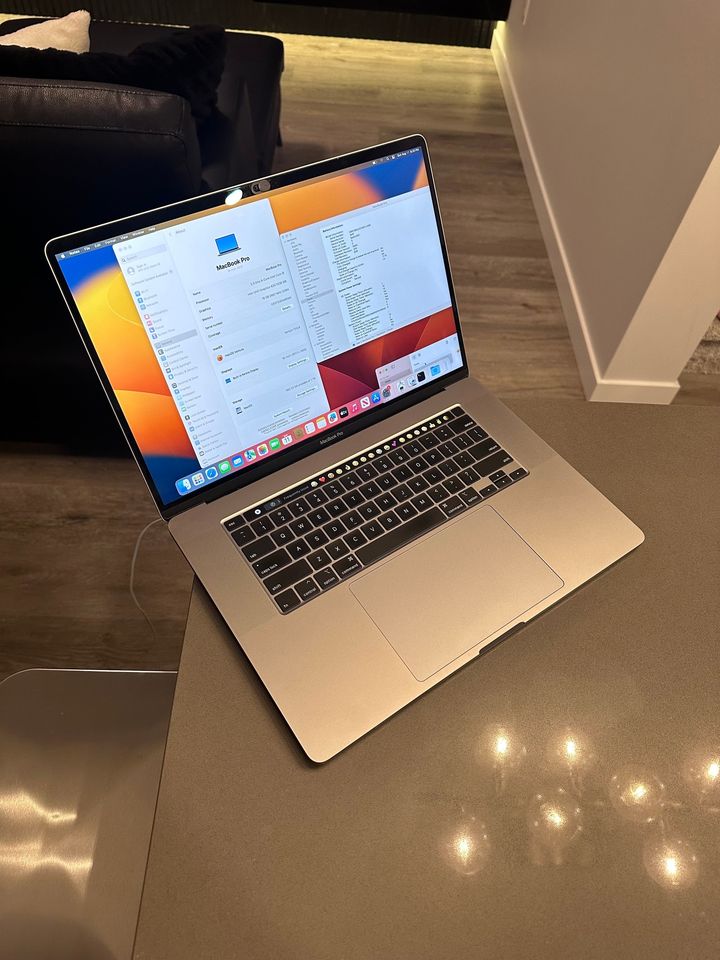 2019 Apple Macbook Pro 15.4"- Intel i9 8 Core Touchbar/16GB/1TB/Radeon Pro 5500M