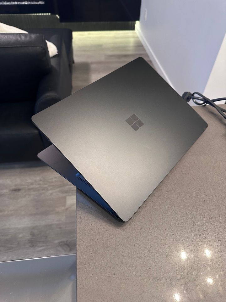 Microsoft Surface Laptop 4 13.5" Touchscreen- Core i7 QUAD 32GB RAM, 1TB SSD, Win 11