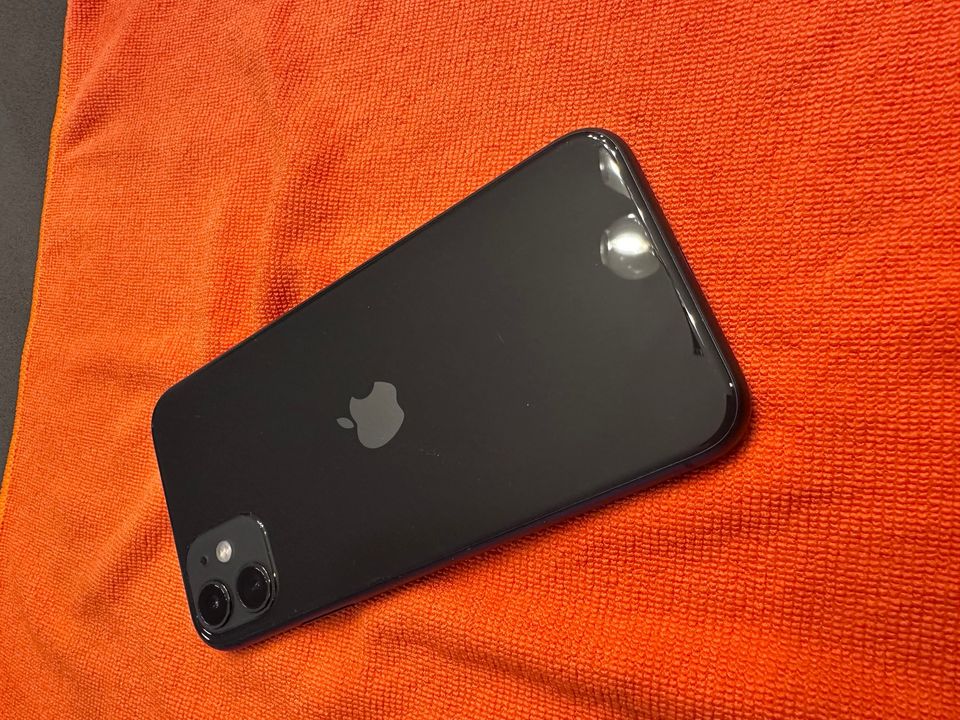 iPhone 11 - 64 GB - Unlocked - Black