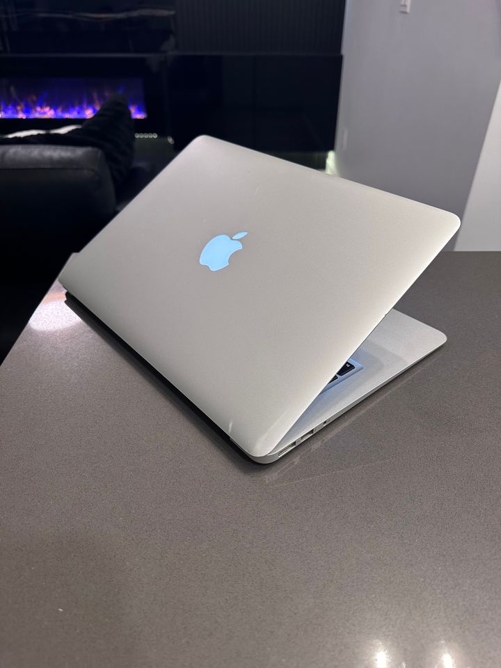 2017 Apple Macbook Air 13" /Intel Core i5/8GB RAM/512 SSD