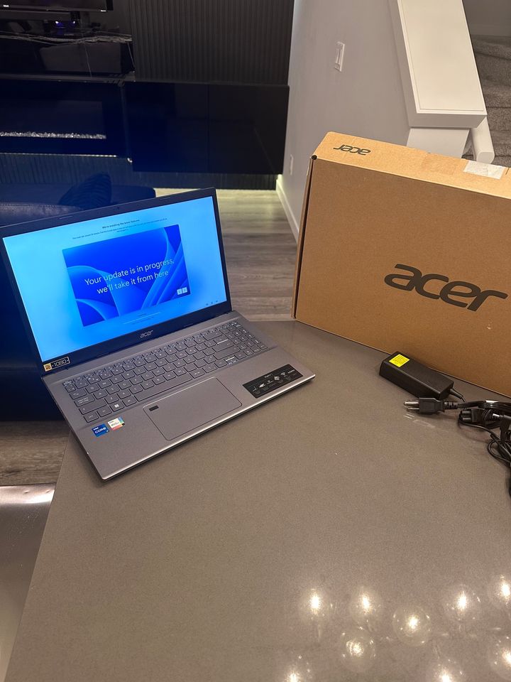 2022 Acer 15.6" Aluminum / Core i7 12 CORE/16 GB RAM/512 GB SSD/WIFI 6/Finger Scan