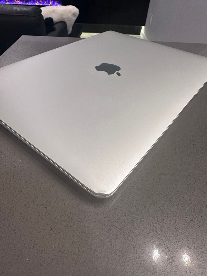 2020 Apple Macbook Air Retina/Intel Core i3- 128 GB-8 GB-Touch ID