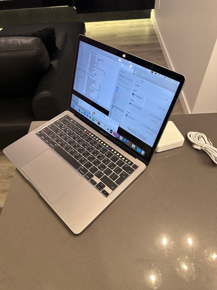 2022 Apple Macbook Pro- M2- Touchbar / 100% Battery