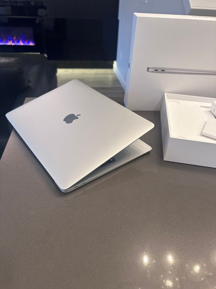 2020 Apple Macbook Air- M1/ macOS Sequoia With Box $740