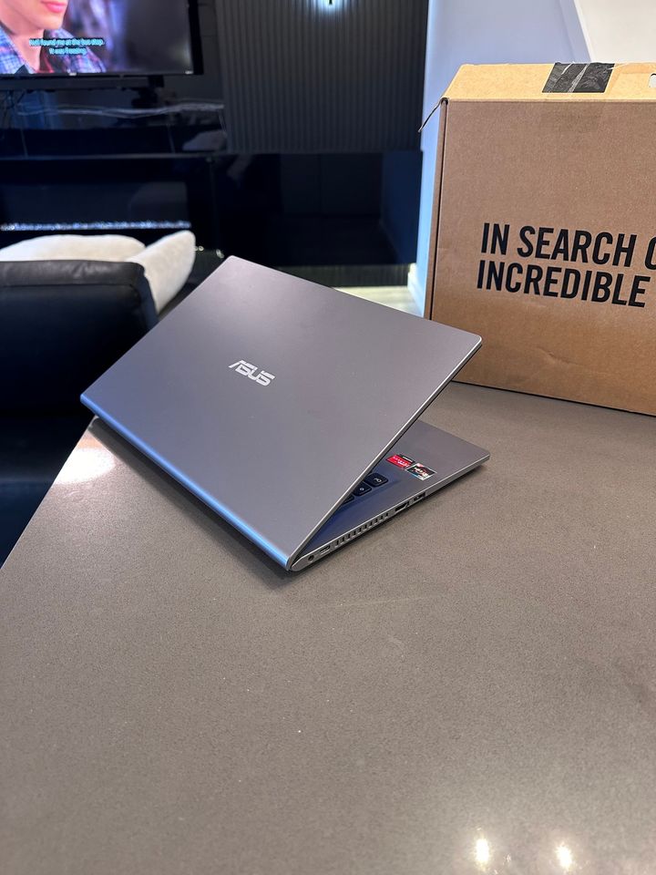 ASUS Vivobook 14 Slate Grey / Ryzen 3 / 8 GB / 512 GB SSD