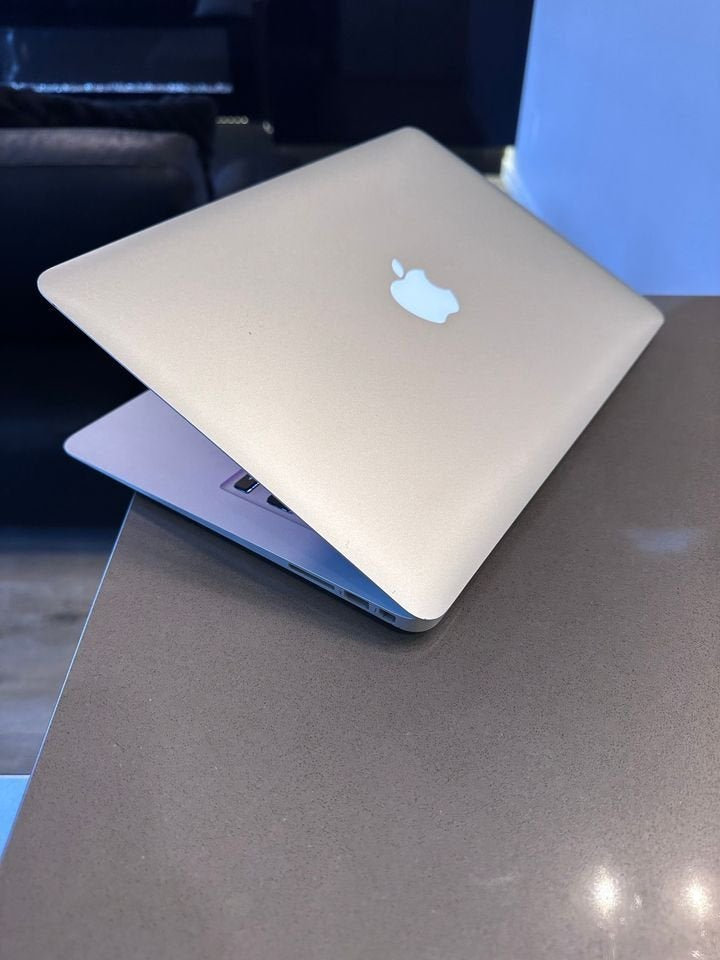 2015 Apple Macbook Air 13" /Intel Core i5/macOS Monterey