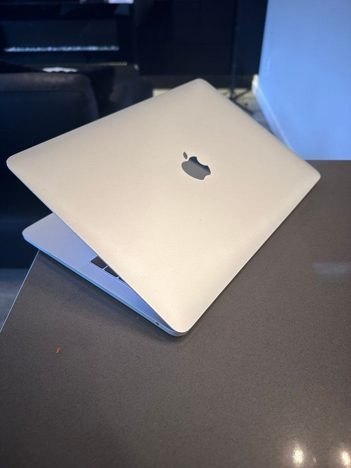 2017 Apple Macbook Pro Core i7/16 GB RAM/512GB