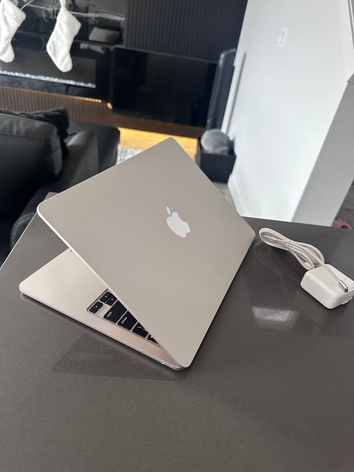 2022 Apple Macbook Air 13.6" Starlight/ M2/100% Batt/macOS Sequoia