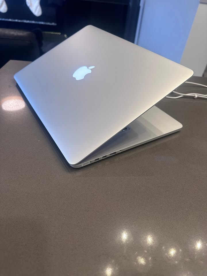 2014 Apple Macbook Pro 15 Inch / QUAD Core i7 / 16GB RAM / 512GB / macOS Big Sir