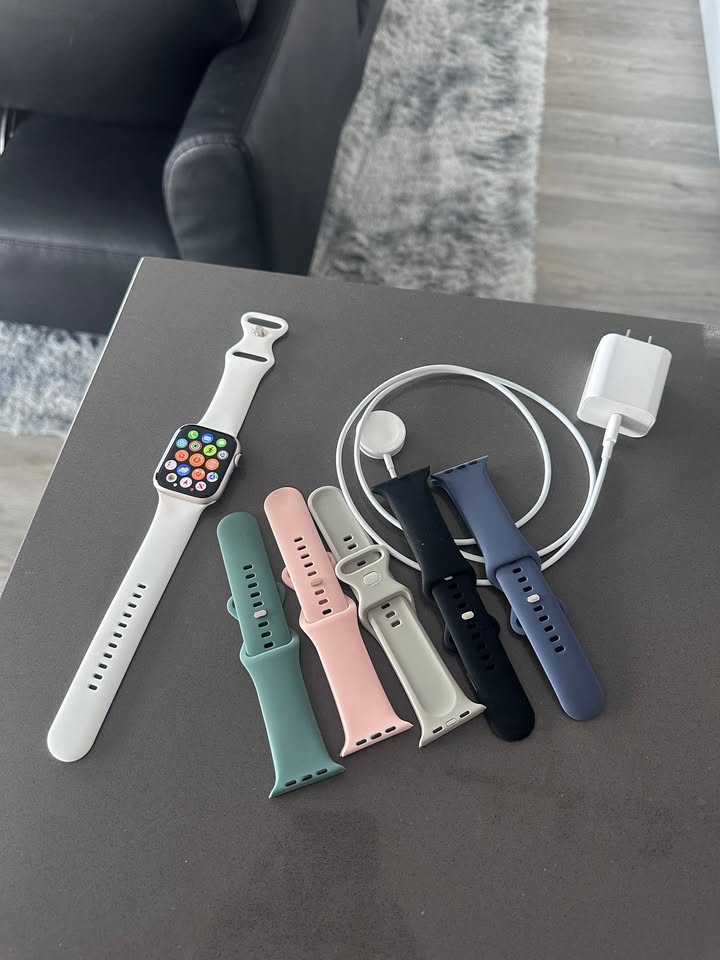 Apple Watch Series 7 (Cellular) 45mm  Starlight + Charger & 6 Bands