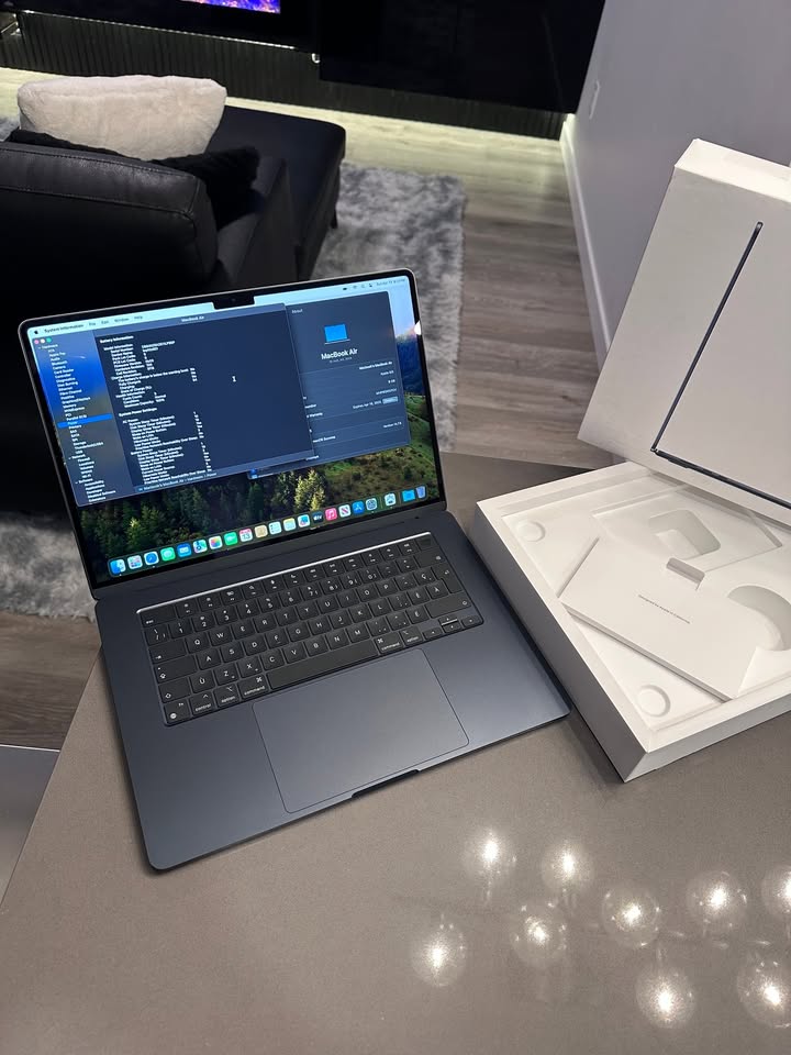 2024 Apple Macbook Air 15"/ M3 /100% Battery/3 Cycles/