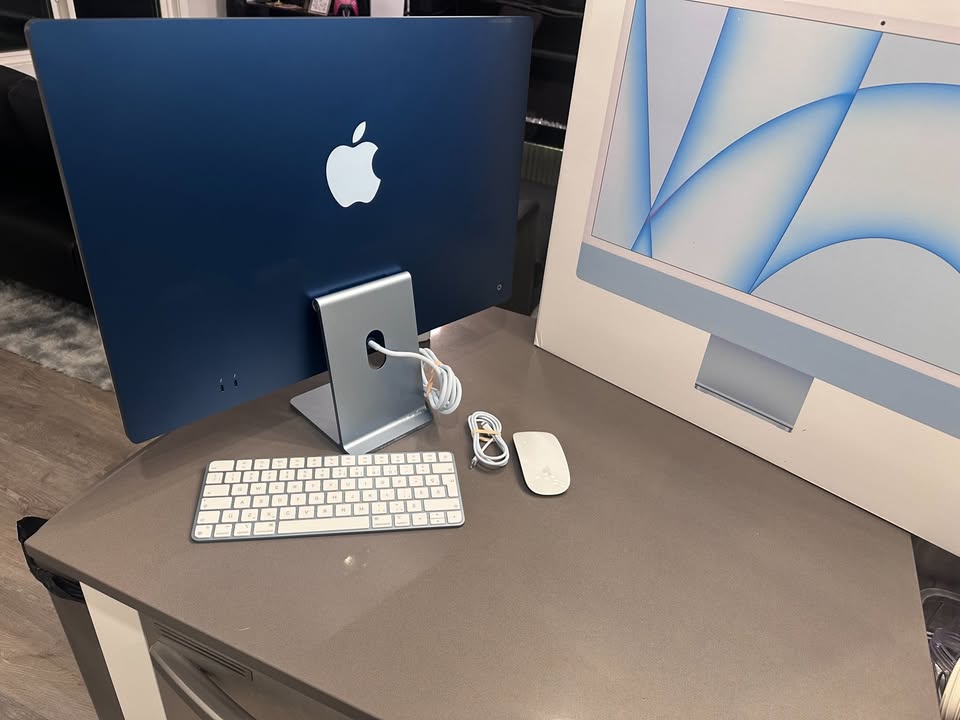 2021 Apple iMac 24" 4.5K Retina / M1 8 CORE / 256GB / 8GB