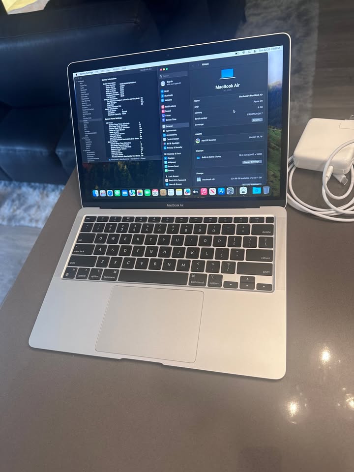2020 Apple Macbook Air Silver- M1/ English  100% Batt macOS Sonoma