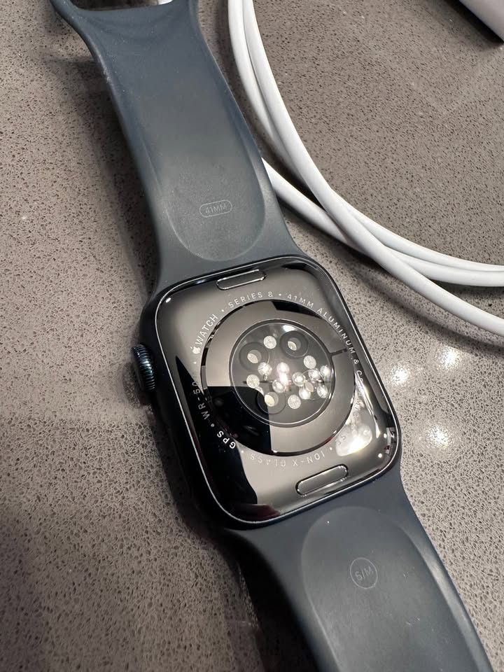 Apple Watch Series 8 GPS Aluminum 41mm + Charger