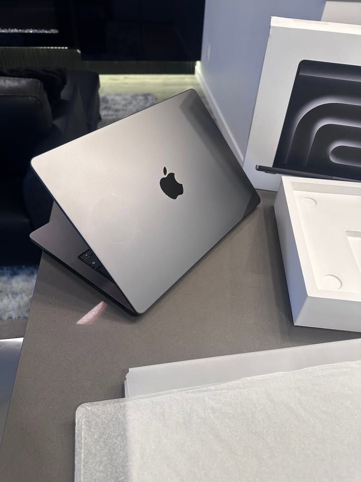 Apple MacBook Pro 14-inch (Late 2023) M3 Pro, 18GB RAM, 512GB SSD – Black