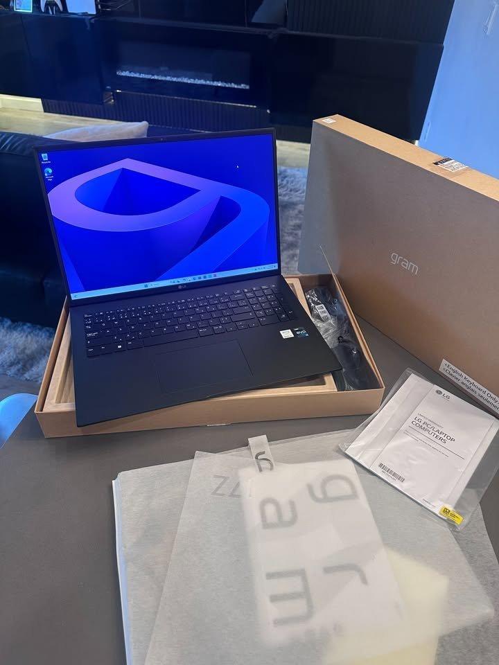 2022 LG Gram 17 17" Black | i7-1260P - 16GB RAM - 512GB SSD | Win 11 Home