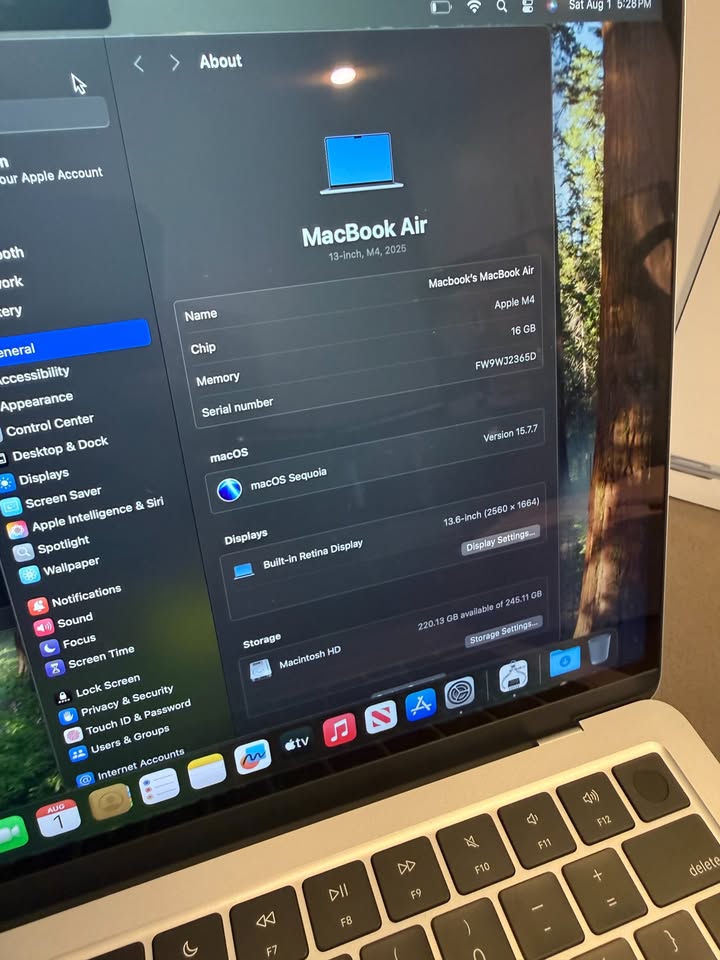 2025 Apple Macbook Air M4/ 16 GB RAM/ APPLE Warranty June 2027