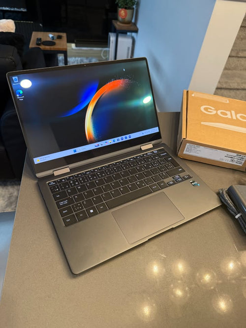Samsung Galaxy Book3 360 13.3" AMOLED | i7 (13th Gen) | 16GB DDR4x | 256 GB SSD | Touchscreen