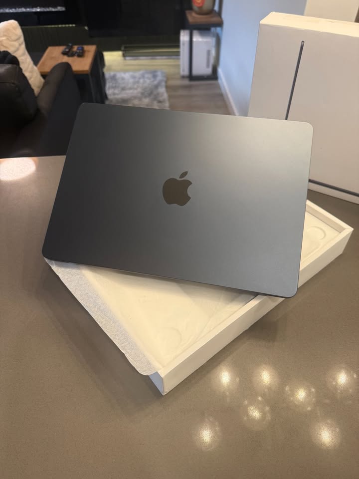 2022 Apple MacBook Air 13.6" | M2 | 8GB RAM | 256GB SSD