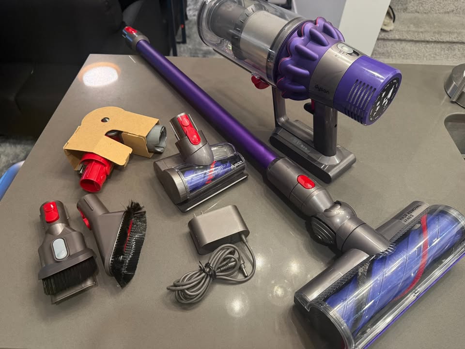 Dyson Cyclone V10 Animal Cordless Vacuum | NEW Store Display