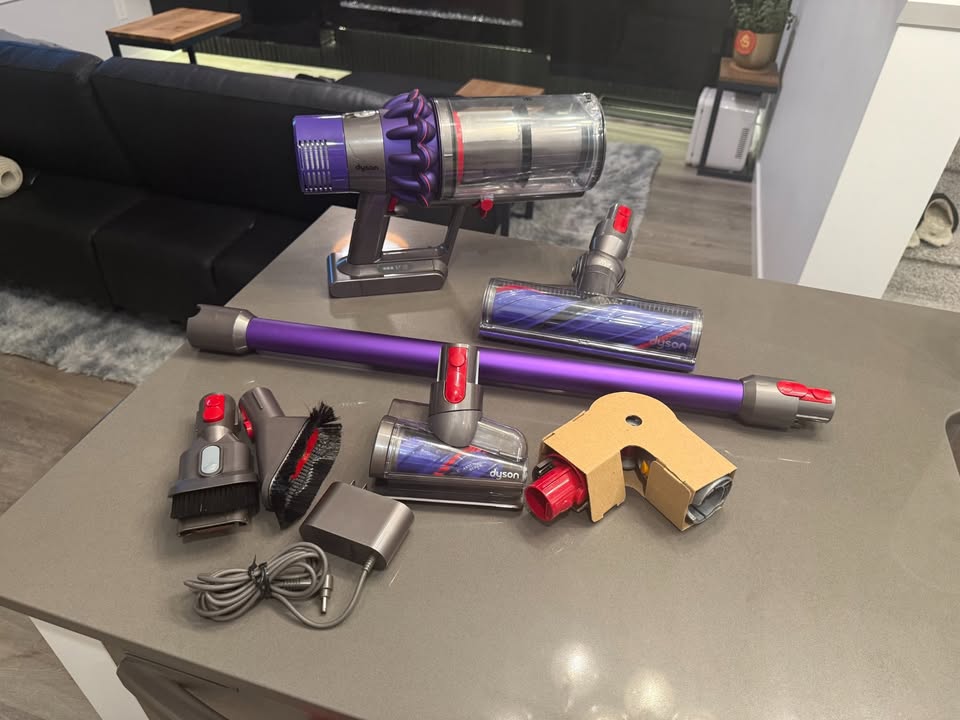 Dyson Cyclone V10 Animal Cordless Vacuum | NEW Store Display