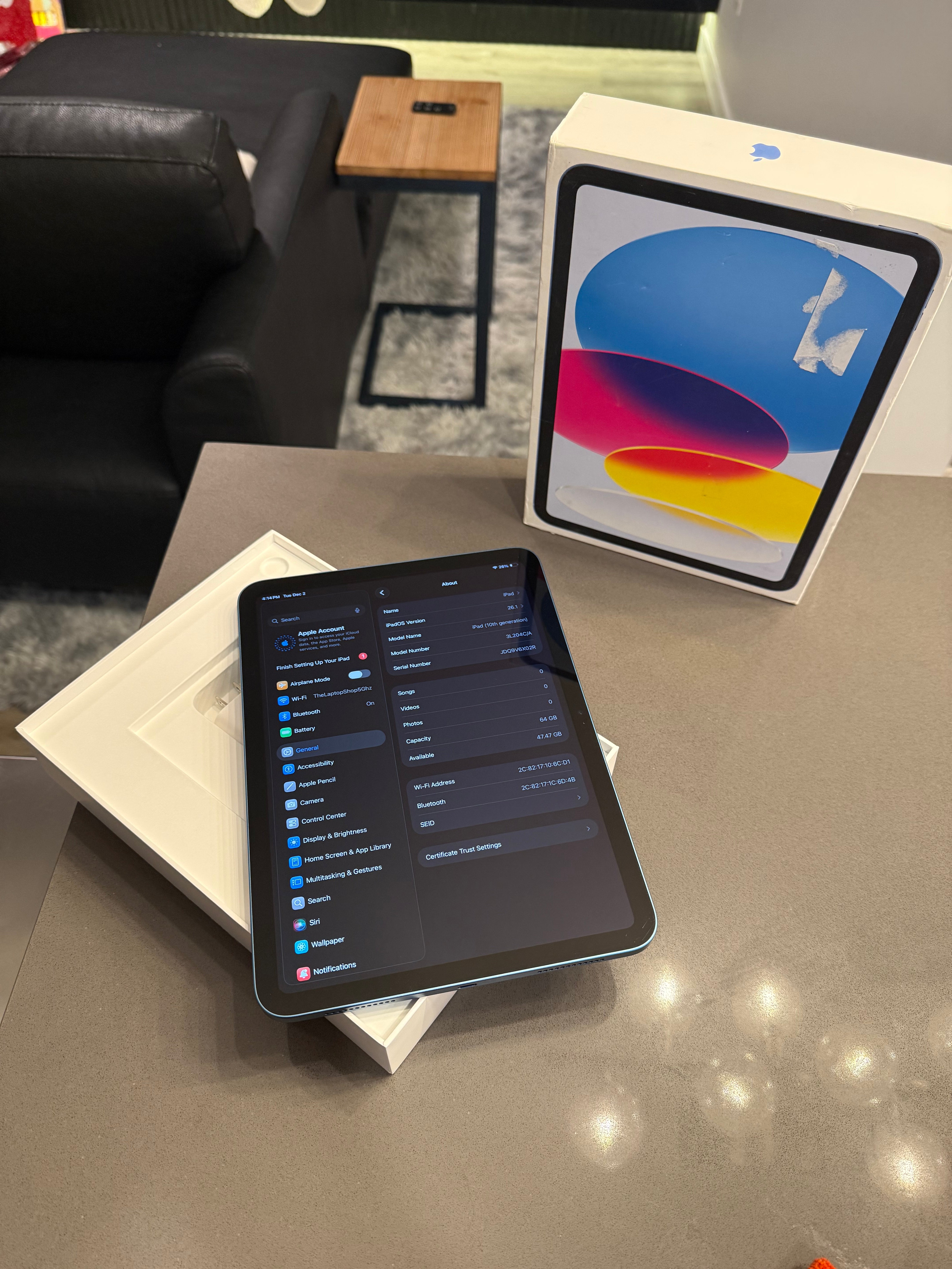 Apple iPad 10th Gen 10.9" – 64GB – Blue + Box