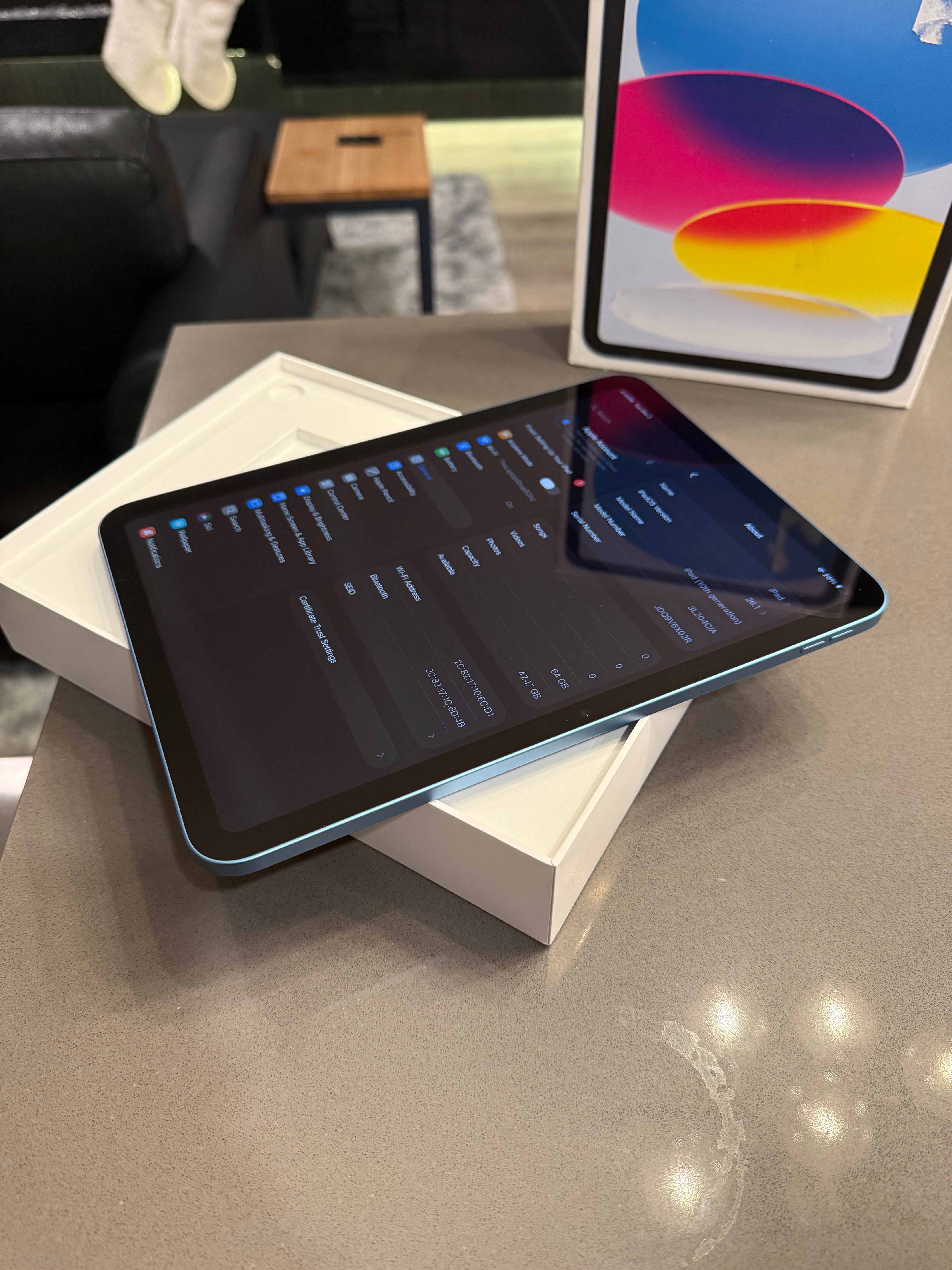 Apple iPad 10th Gen 10.9" – 64GB – Blue + Box