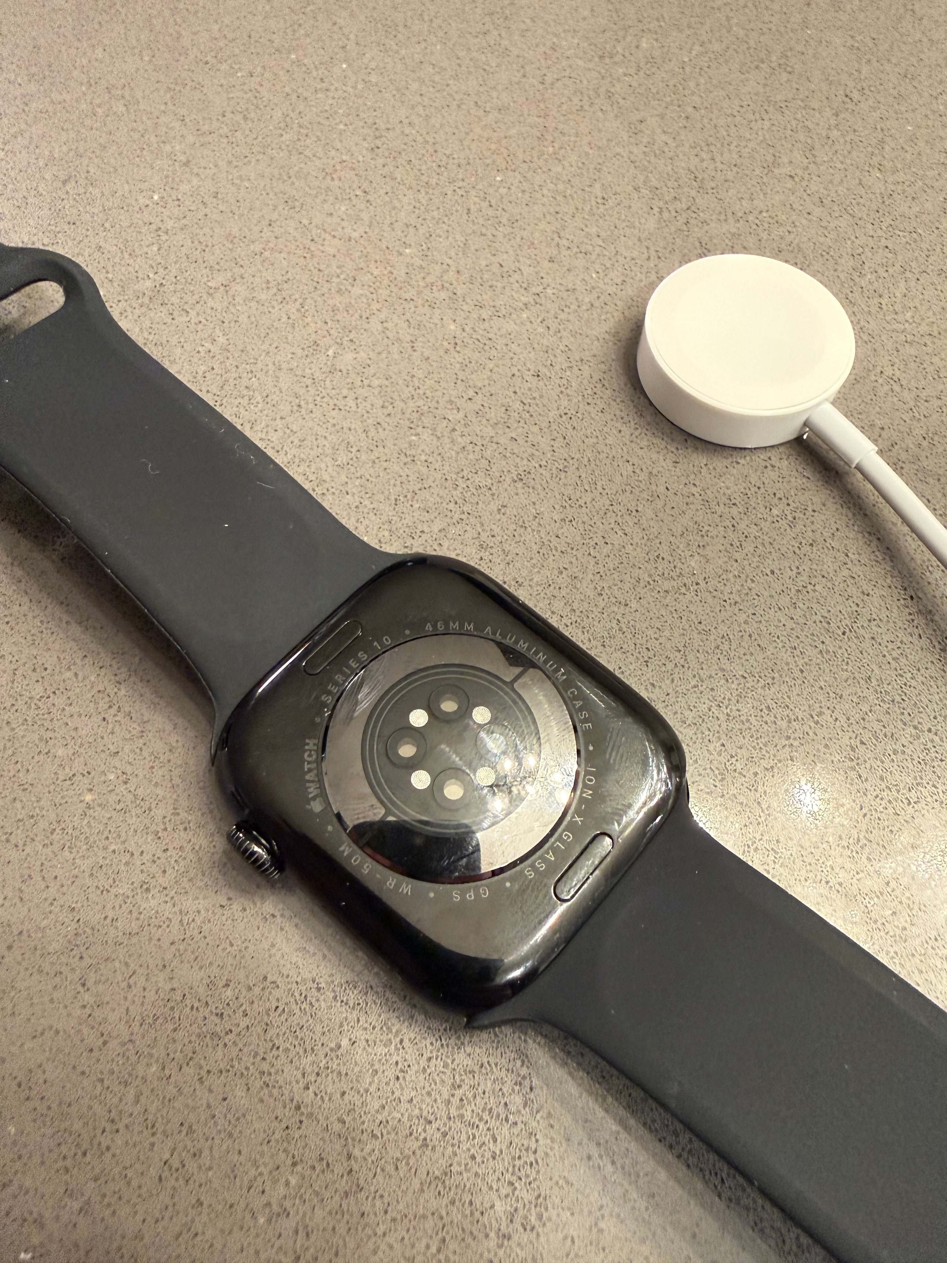 Apple Watch Series 10 GPS 46mm + Charger